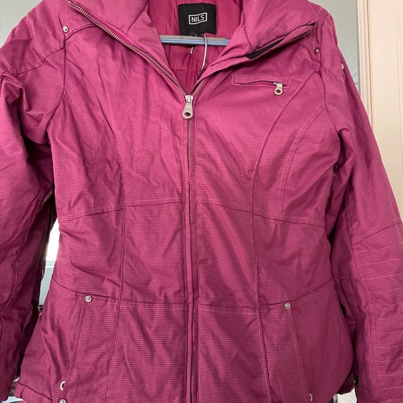 Ski jackets and pants, and hats. All top brand names - Picture 3 of 8